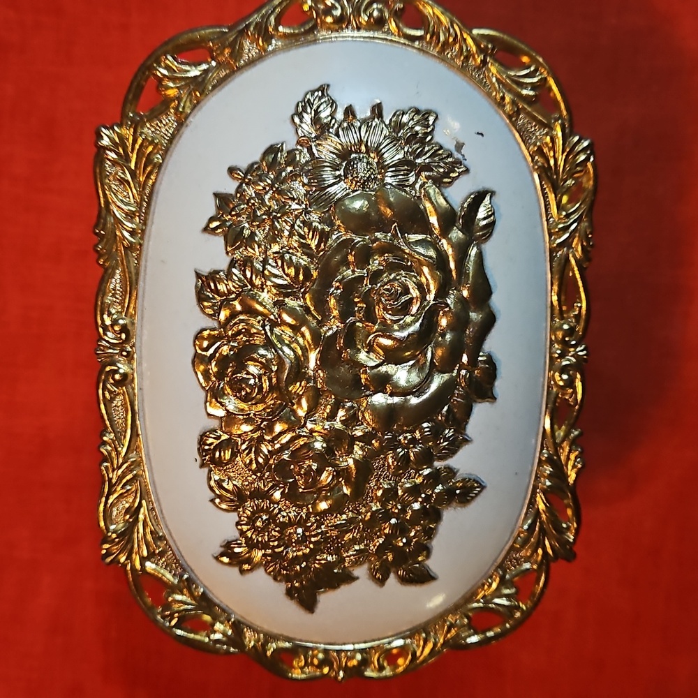 Elegant Vintage  Gold and White Jewelry Box.With Original Box - Picture 4 of 9